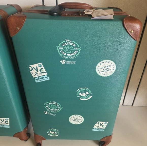 Disney Parks DVC Suitcase Luggage - Picture 1 of 5